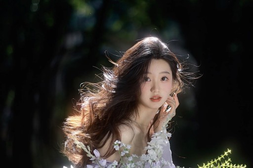 内娱1天4大瓜！顶流恋情、深夜泡酒吧、全身整容一个比一个离谱